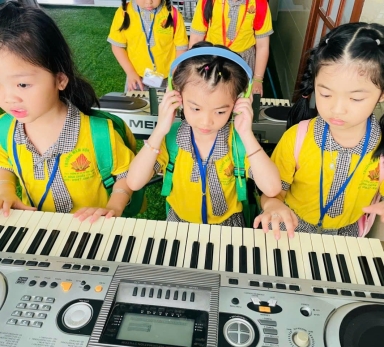 Em là học sinh lớp lá