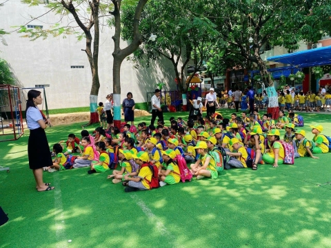 Em là học sinh lớp lá