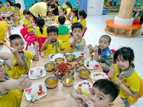 Em là học sinh lớp lá